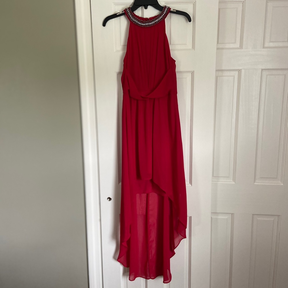 Red sleeveless high-neck high-low dress